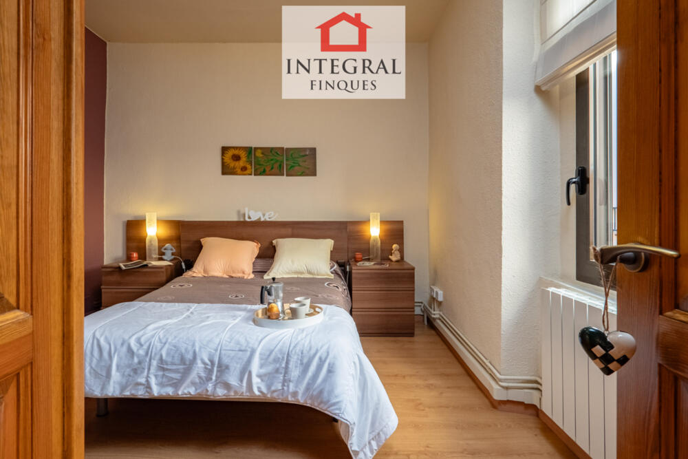 Gran habitació de matrimoni molt còmode.