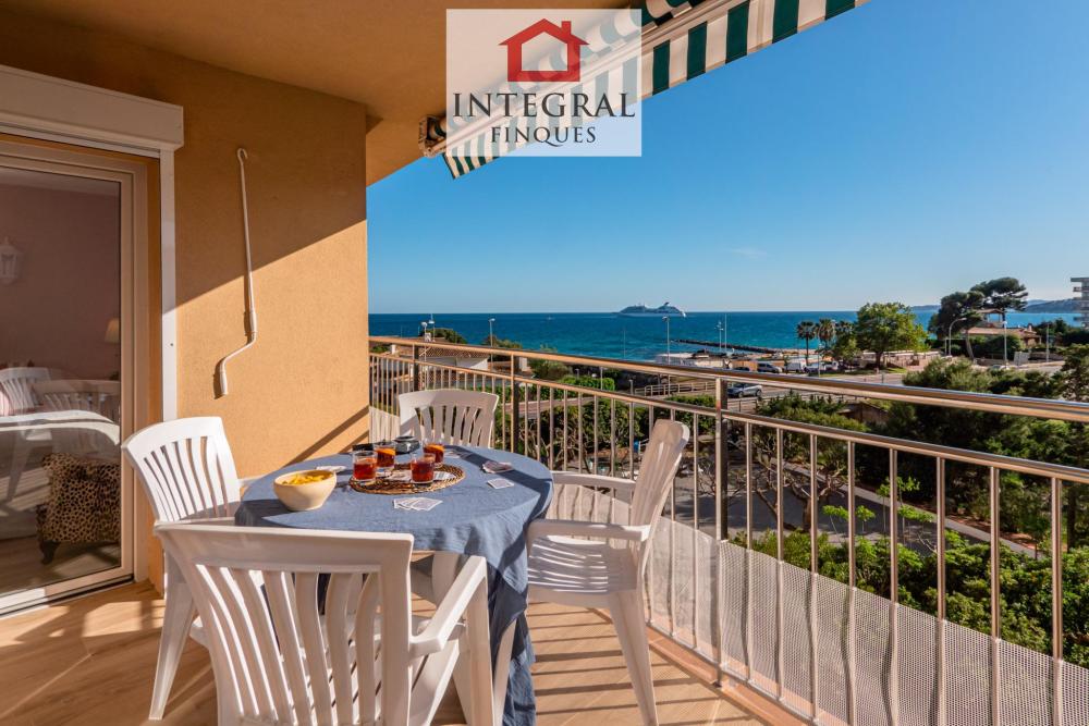 Apartament a primera linia de mar a Palamós.