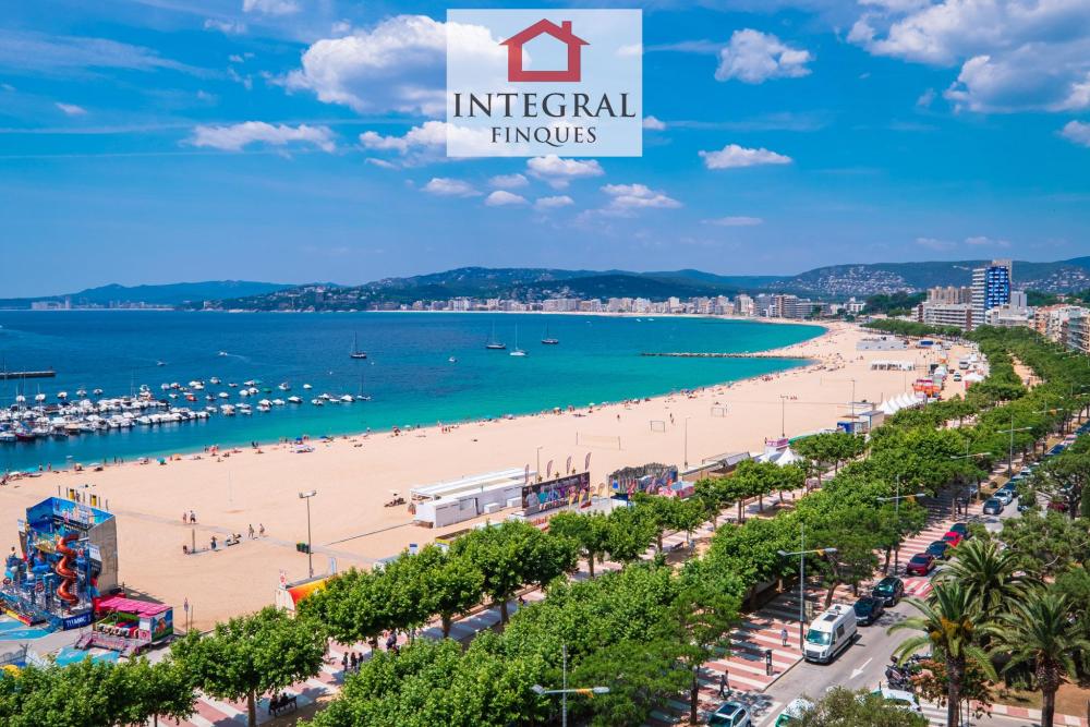 Vistes de la badia de Palamós des del vuité pis.