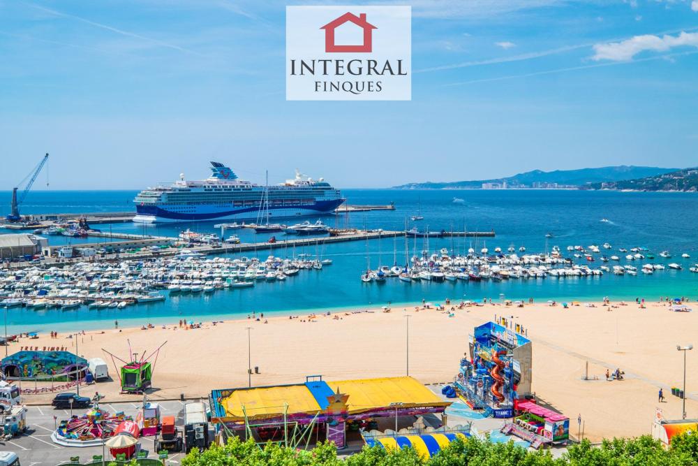 Vistes de la badia de Palamós des del balcó de l'apartament.