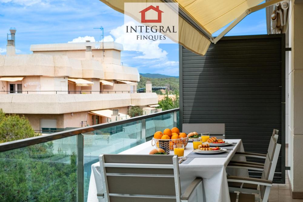 Gran terrassa per passar els millors moments d'estiu amb família.