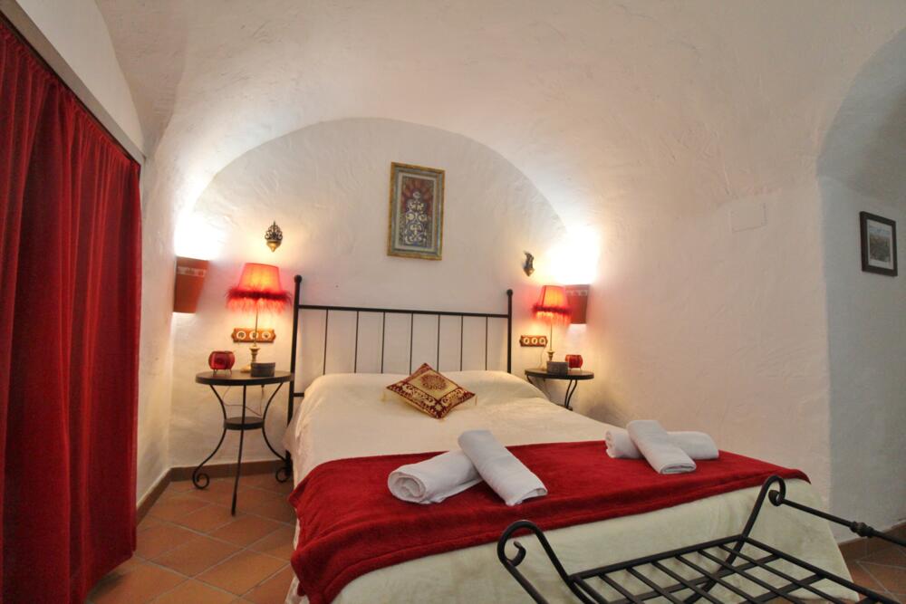 Bonic llit de matrimoni de la habitació principal