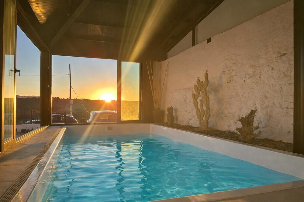 Relaxant piscina per tenir unes vacances completes.