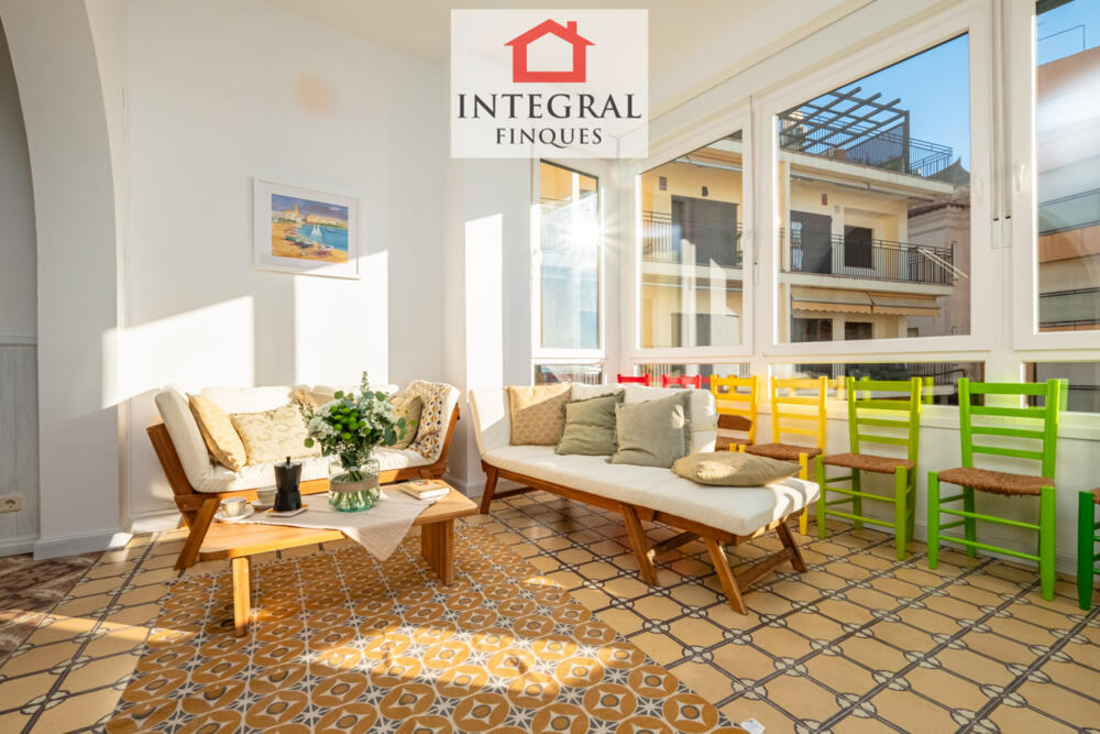 Sala d'estar amb unes vistes insuperables al mar.