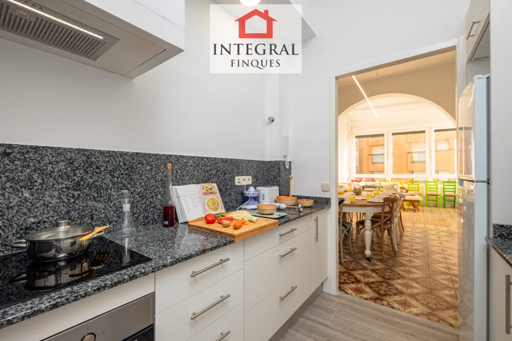 Cuina independent totalment reformada.