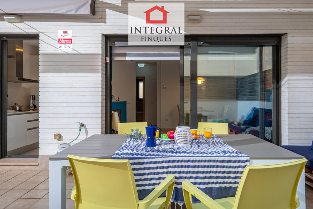 Accès tot en una planta, tan l'apartament com la terrassa.