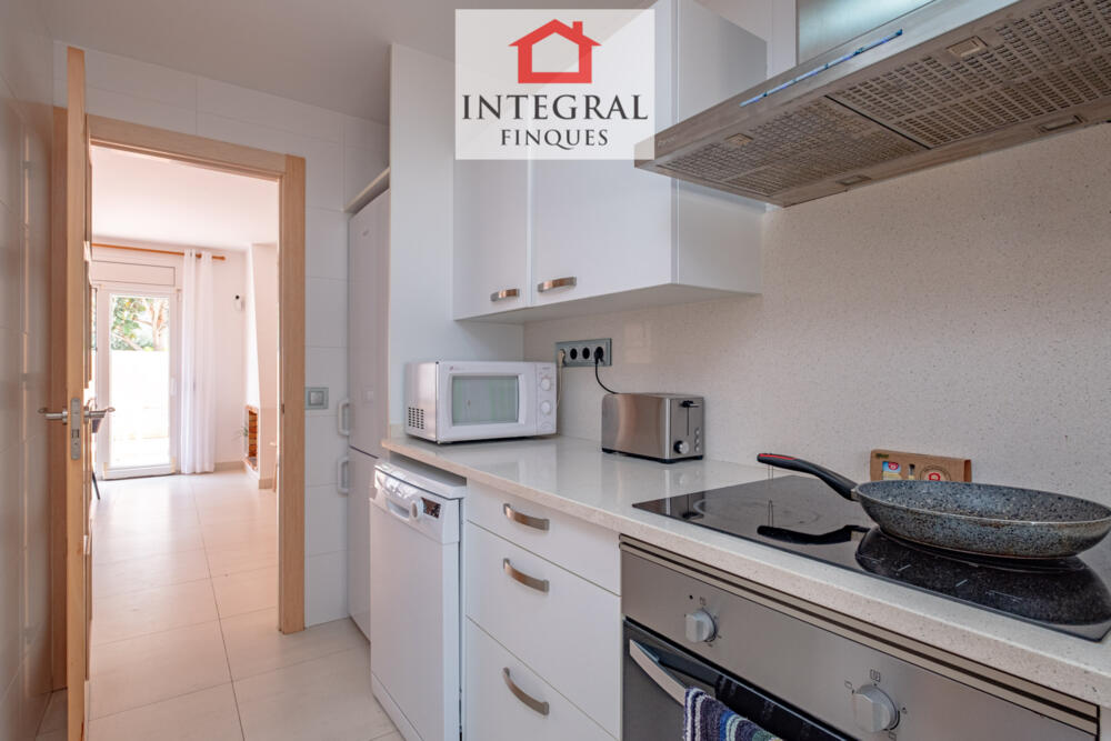 Cuina independent totalment equipada.
