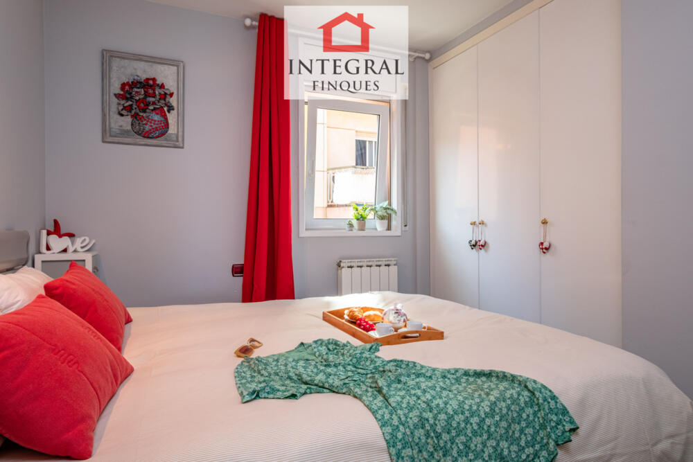 Habitació de matrimoni amb calefacció. Habitació de matrimoni amb calefacció.
