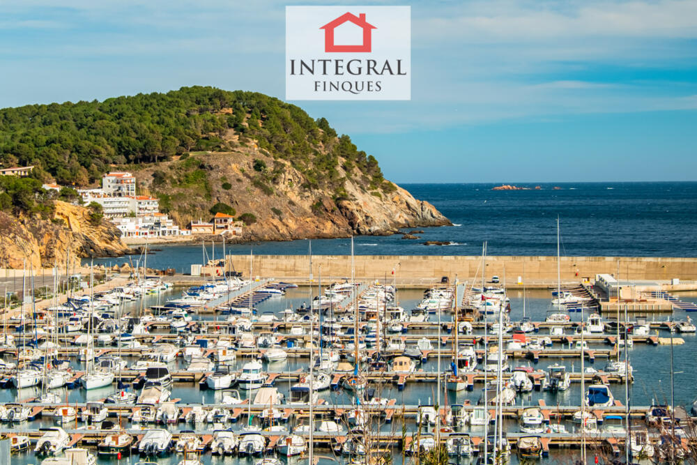 Vistes des de l'apartament al port nàutic. Vistes des de l'apartament al port nàutic.