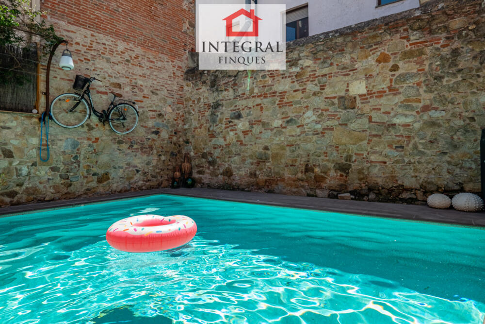 Piscina per nadar i refrescar-se.