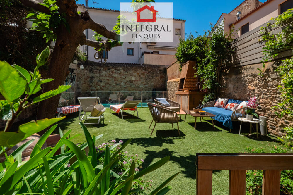 Jardí ideal per passar estones amb família i amics.