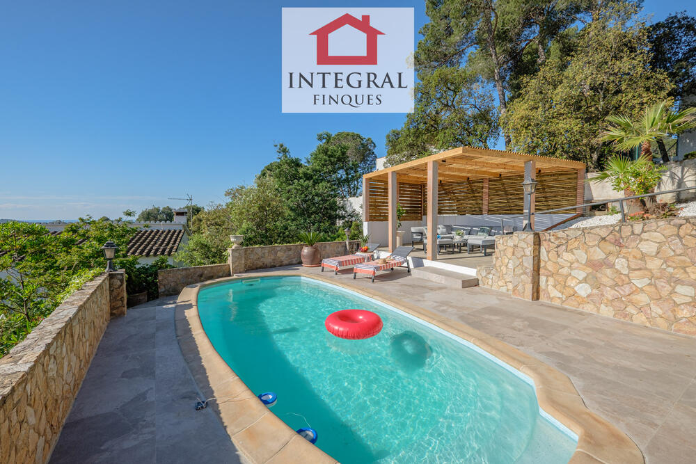 Espectacular piscina amb zona chill-out per relaxar-te.