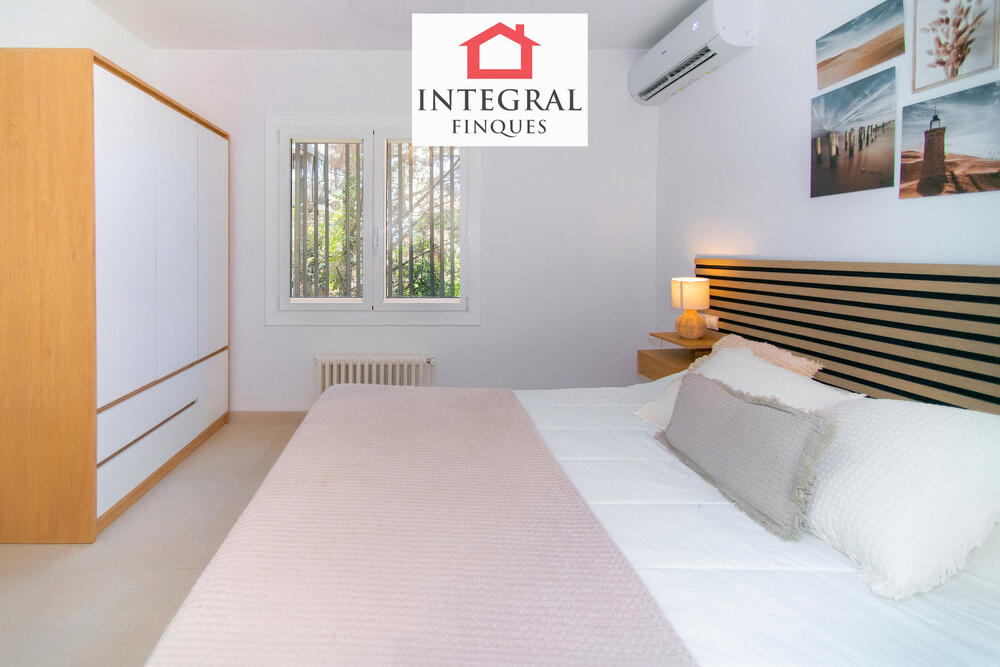 Habitació doble molt àmplia i còmode per poder descansar.