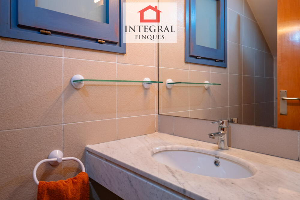 Lavabo dins de l'habitació.