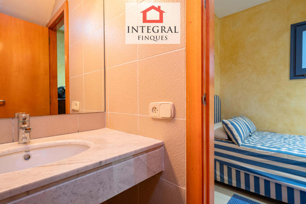 Lavabo amb wc i pica.