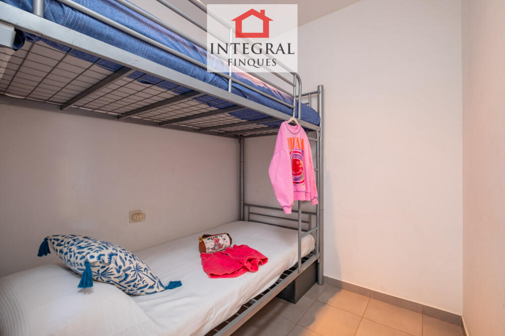 Segona habitació amb lliteres individuals.