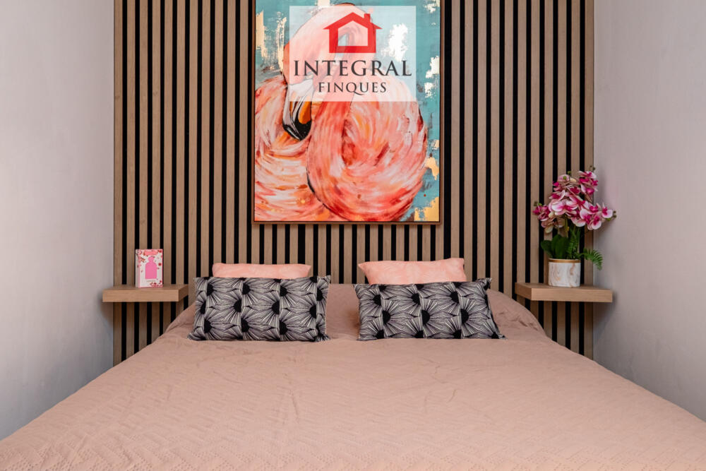 Segona habitació de matrimoni molt moderna i decorada amb molt d'estil.