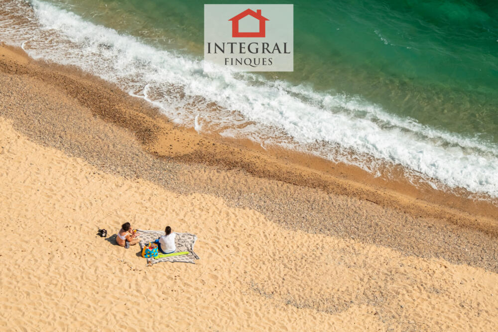 Vistes des de la terrassa de l'apartament de primera línia de mar.