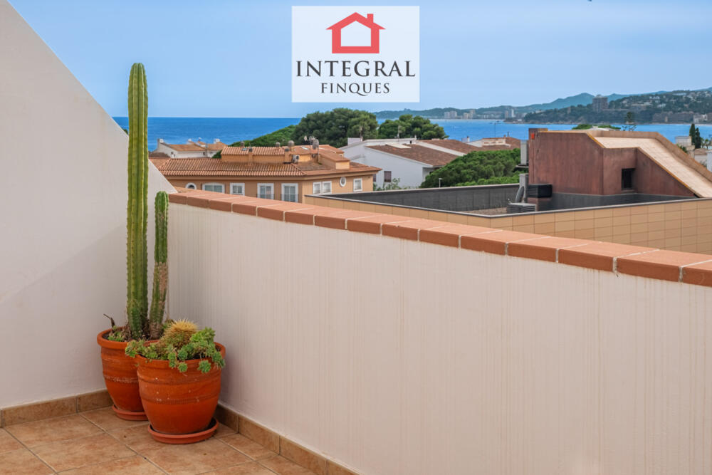 Vistes panoràmiques des de la terrassa a la platja de Palamós.