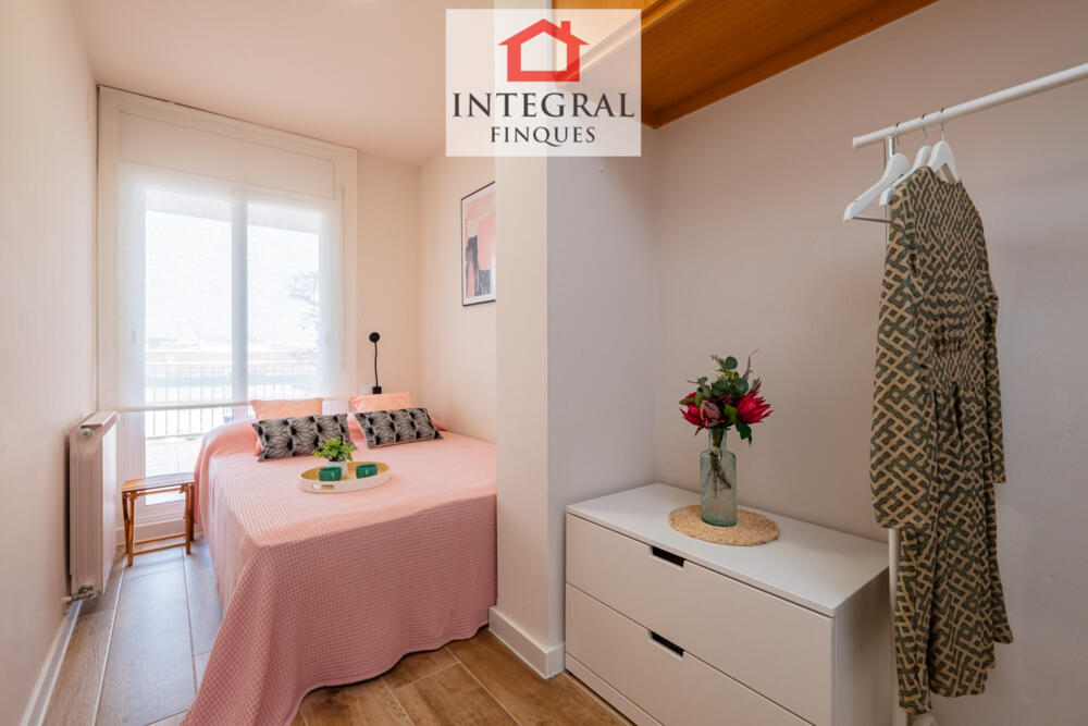 Tercera habitació amb llit doble.
