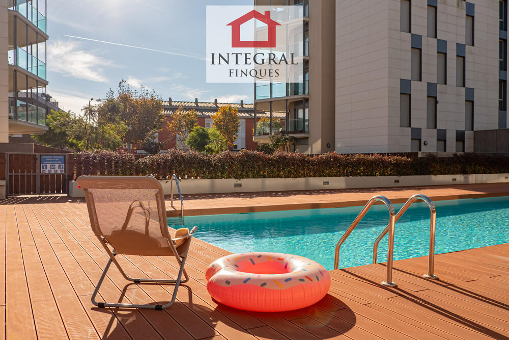 Increïble piscina per relaxar-se. Increïble piscina per relaxar-se.