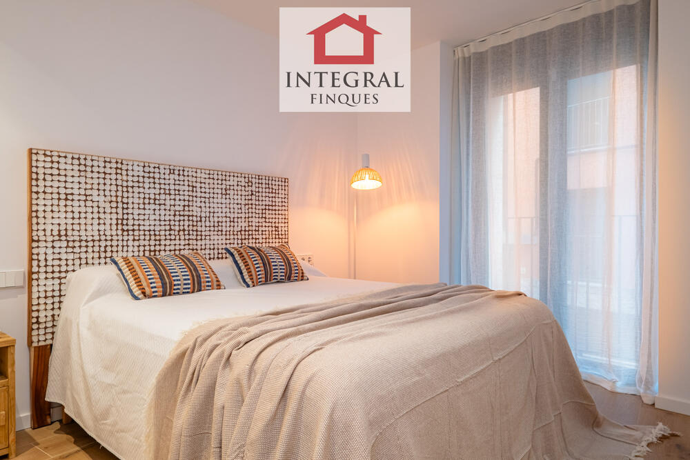 Habitació de matrimoni a suite. Habitació de matrimoni a suite.