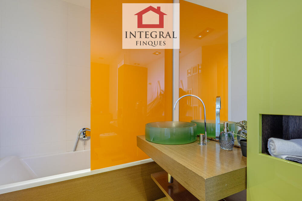 Lavabo totalment equipat. Lavabo totalment equipat.