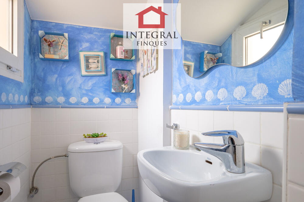 Lavabo al garatge. Lavabo al garatge.