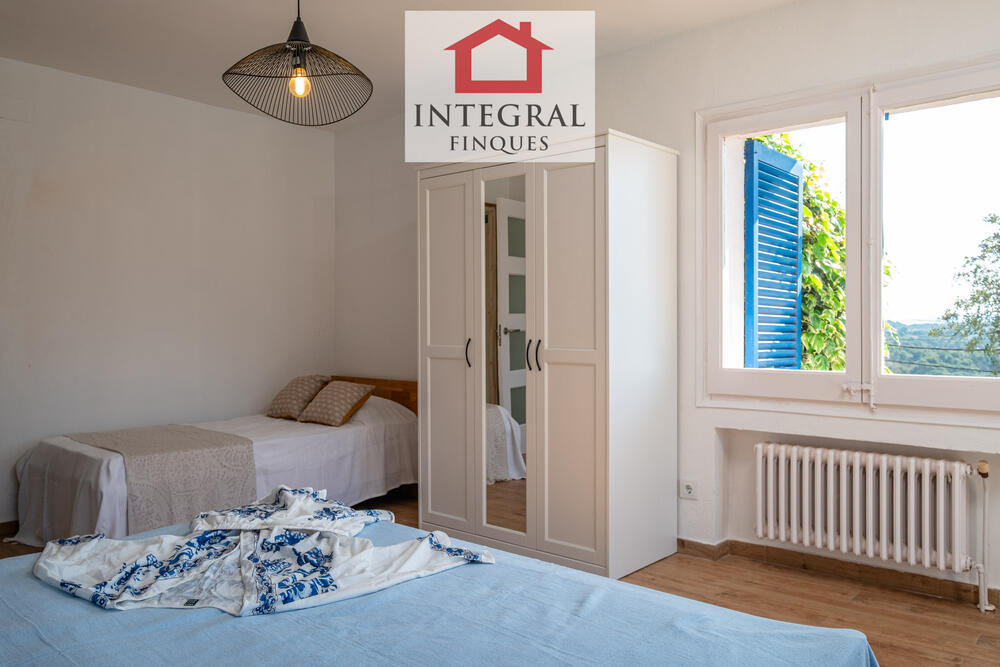 Habitació amb capacitat per tres eprsones. Habitació amb capacitat per tres eprsones.