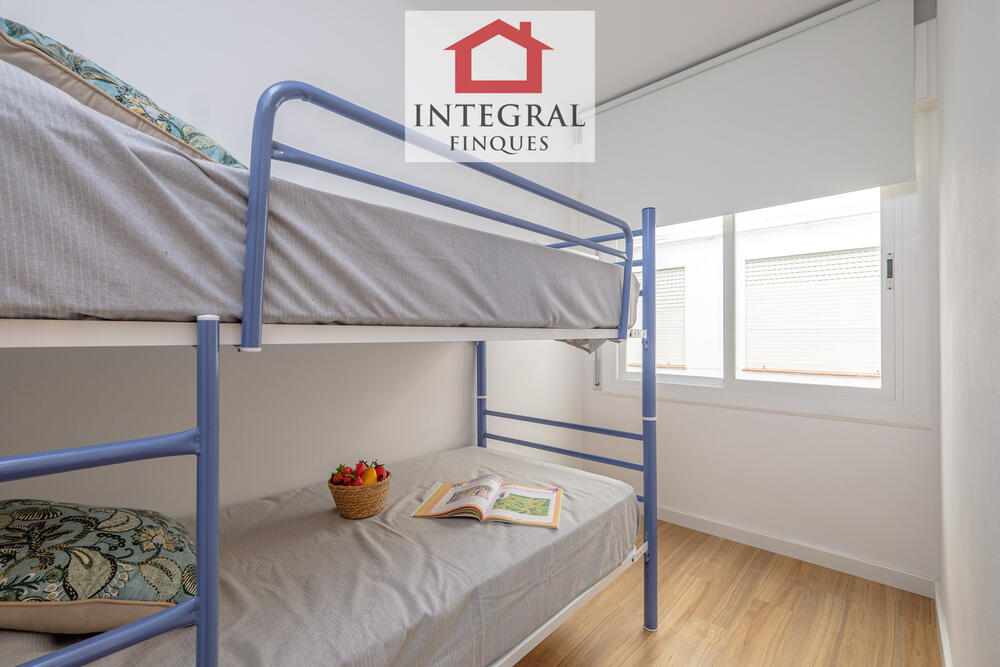 Habitació amb llitera, capacitat per dues persones. Habitació amb llitera, capacitat per dues persones.