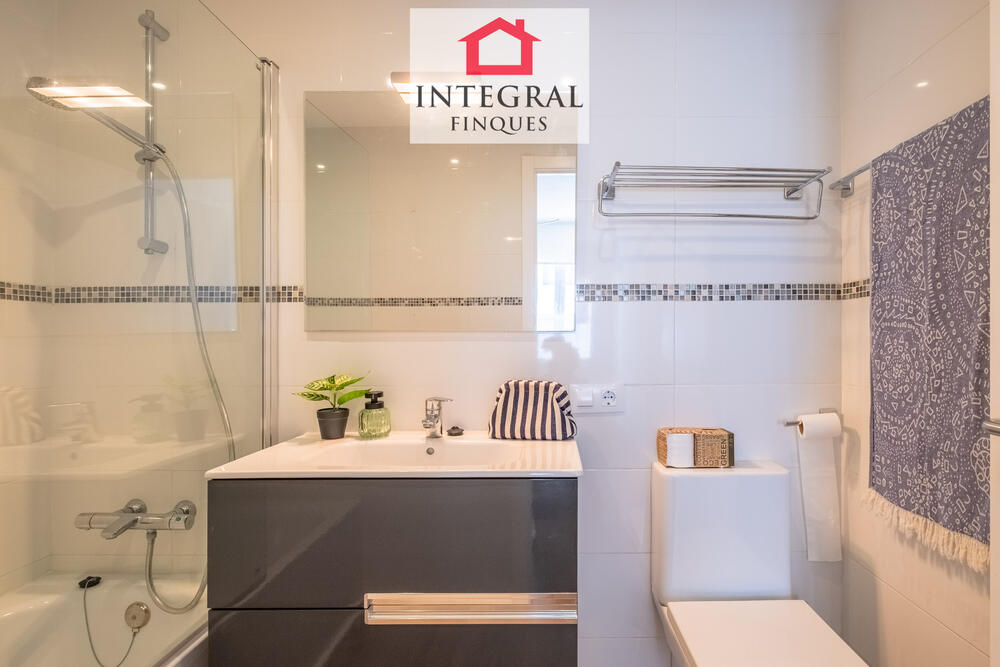 Bonic bany en suite amb banyera. Bonic bany en suite amb banyera.