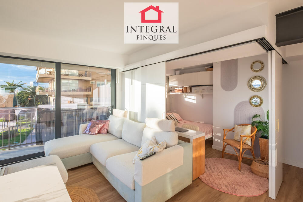 Sala d'estar amb zona transformable. Sala d'estar amb zona transformable.