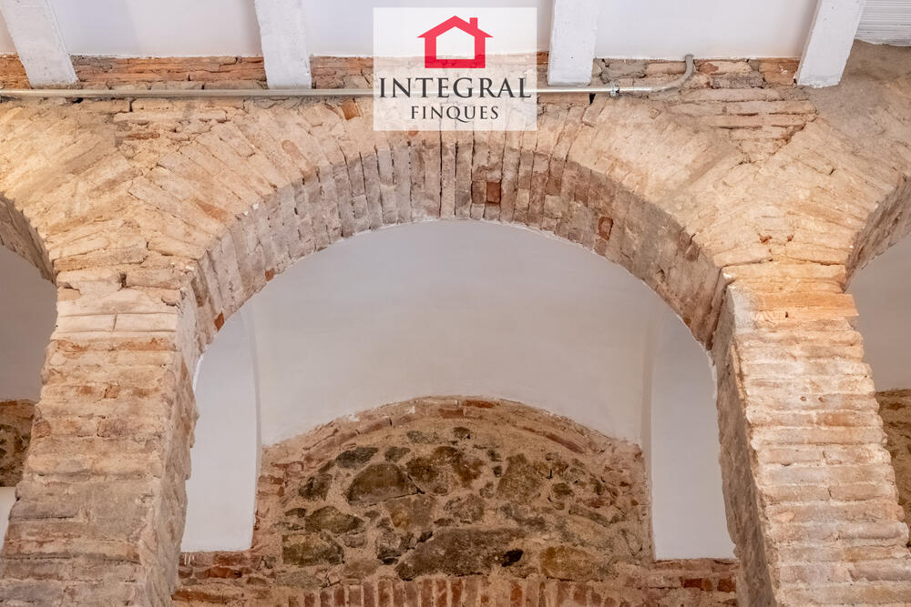 Preciós arc de pedra que dona personalitat a l'apartament. Preciós arc de pedra que dona personalitat a l'apartament.