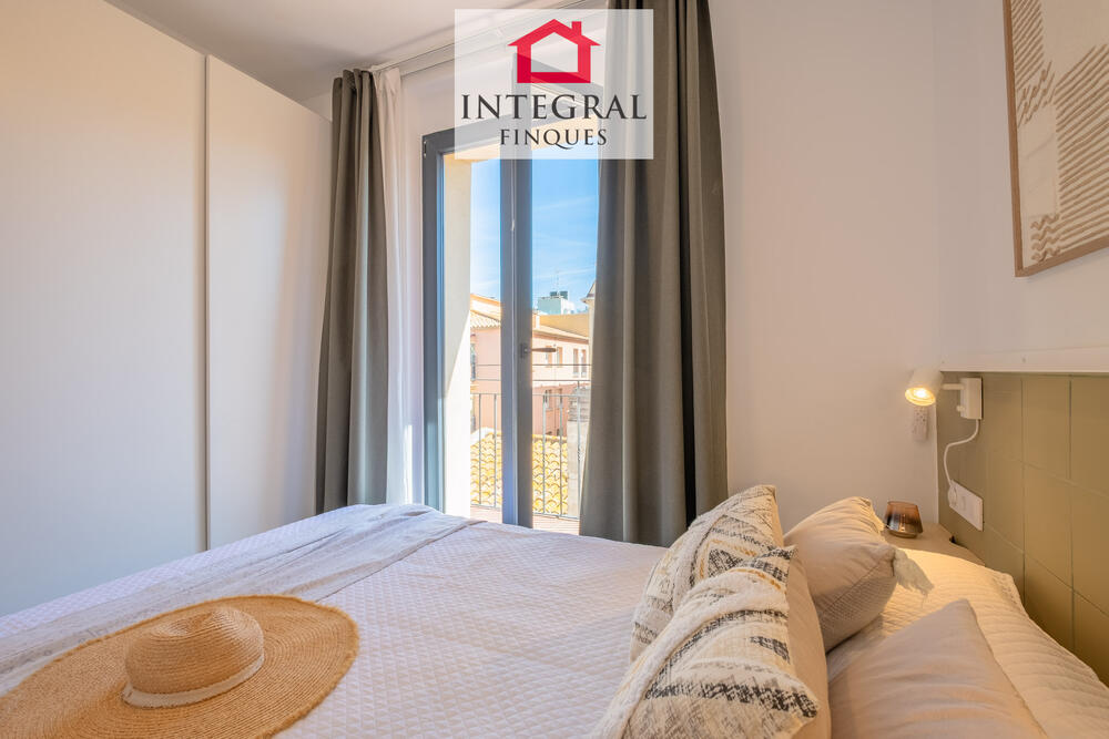Habitació de matrimoni amb capacitat per dues persones. Habitació de matrimoni amb capacitat per dues persones.
