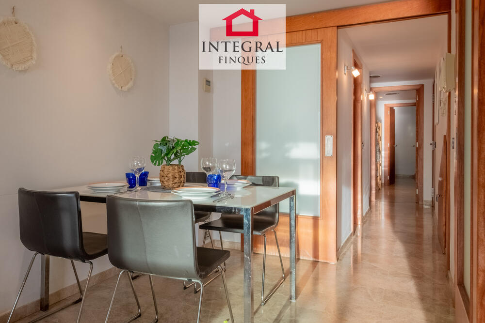 Passadís amb direcció al lavabo i les habitacions. Passadís amb direcció al lavabo i les habitacions.