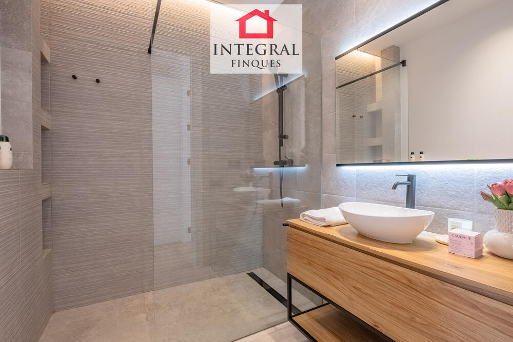 Un espai elegant i tranquil, perfecte per desconnectar després d’un dia intens. Un espai elegant i tranquil, perfecte per desconnectar després d’un dia intens.