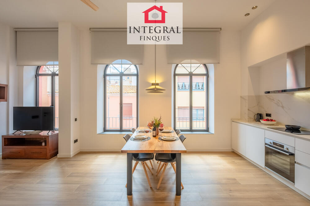 Espai que convida a compartir, amb una combinació perfecta entre disseny modern i calidesa. Espai que convida a compartir, amb una combinació perfecta entre disseny modern i calidesa.