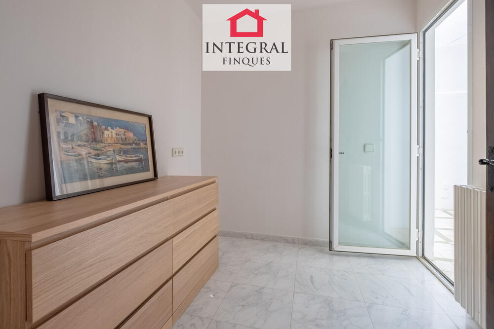 Habitació amb accés directe al pati interior. Habitació amb accés directe al pati interior.