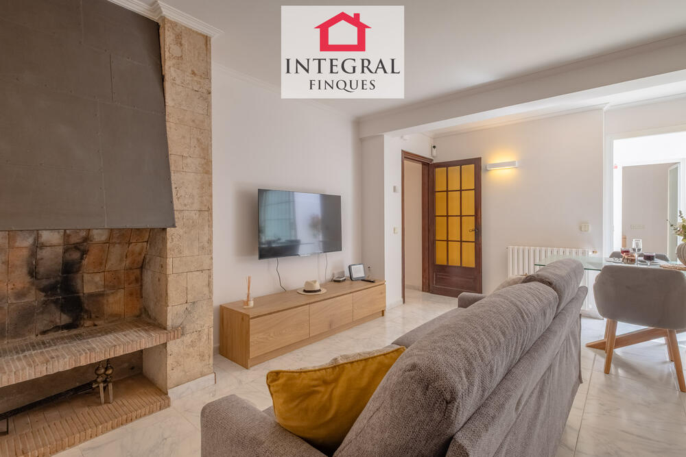 Sala d’estar de la propietat, ideal per gaudir d’un moment de tranquil·litat mirant la Smart TV. Sala d’estar de la propietat, ideal per gaudir d’un moment de tranquil·litat mirant la Smart TV.