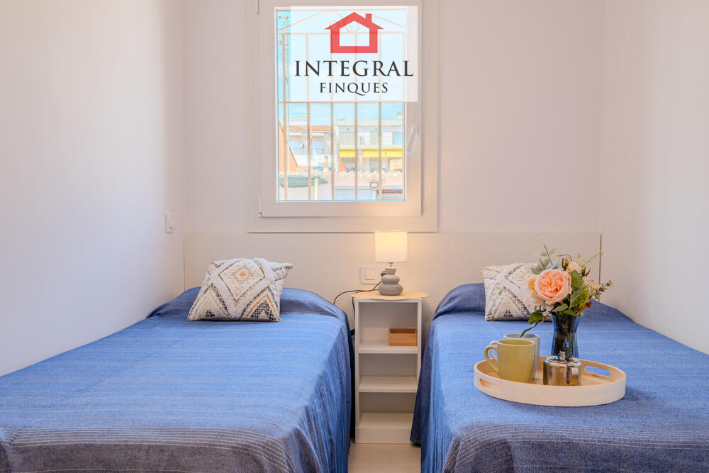 Acollidora habitació doble pensada per oferir el màxim confort als hostes. Acollidora habitació doble pensada per oferir el màxim confort als hostes.
