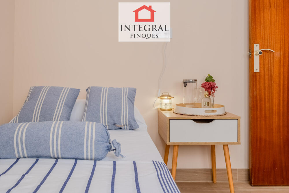 Lluminosa i espaiosa habitació. Lluminosa i espaiosa habitació.