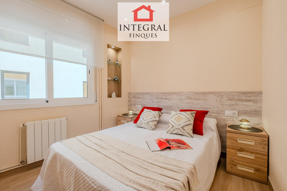 Còmoda habitació doble, pensada per oferir el màxim confort i un descans reparador. Còmoda habitació doble, pensada per oferir el màxim confort i un descans reparador.