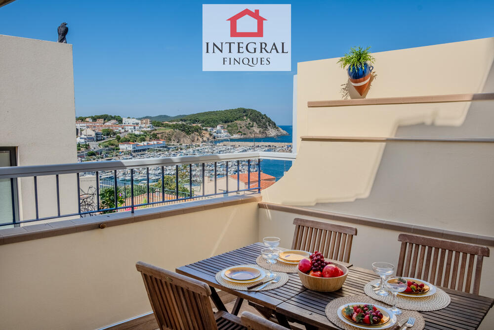 Preciosa terrassa amb vistes al mar, ideal per gaudir de moments inolvidables amb la família o els amics. Preciosa terrassa amb vistes al mar, ideal per gaudir de moments inolvidables amb la família o els amics.