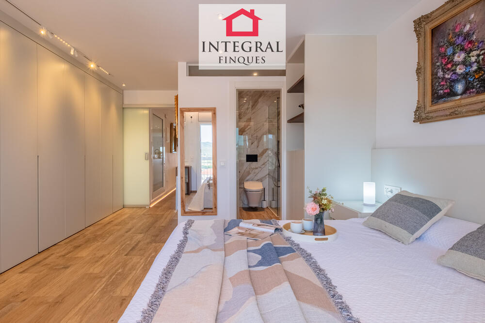Habitació en suite decorada amb molt d'encant, pensada perquè et sentis com a casa. Habitació en suite decorada amb molt d'encant, pensada perquè et sentis com a casa.