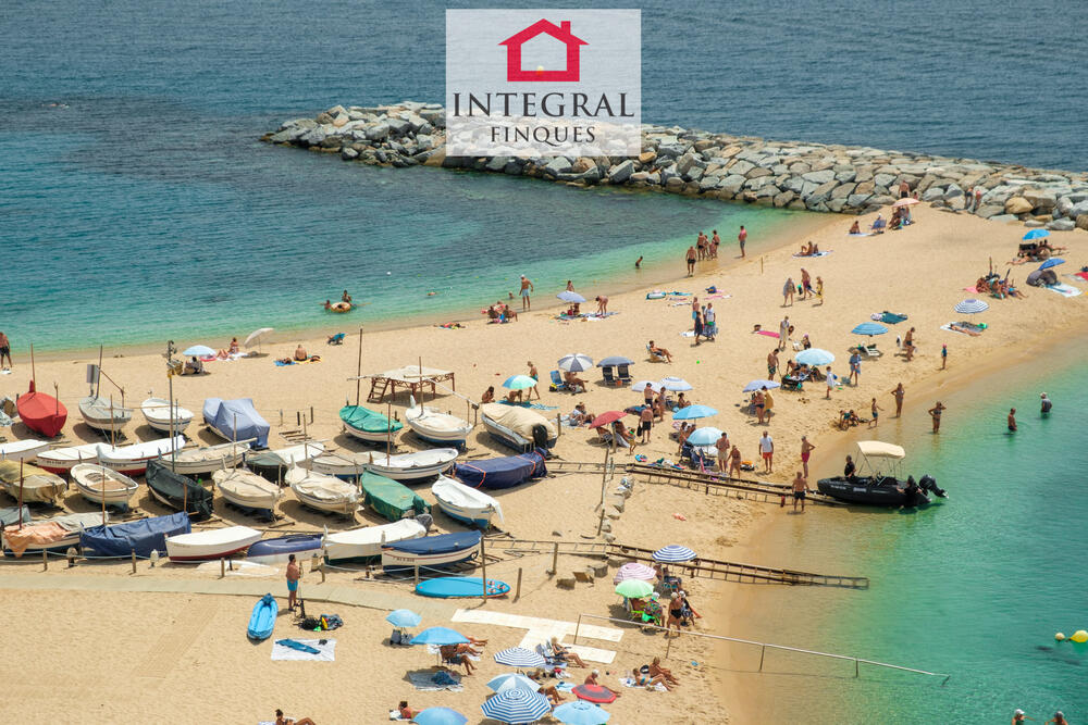 Una panoràmica privilegiada sobre la Platja de Sant Antoni de Calonge. Una panoràmica privilegiada sobre la Platja de Sant Antoni de Calonge.