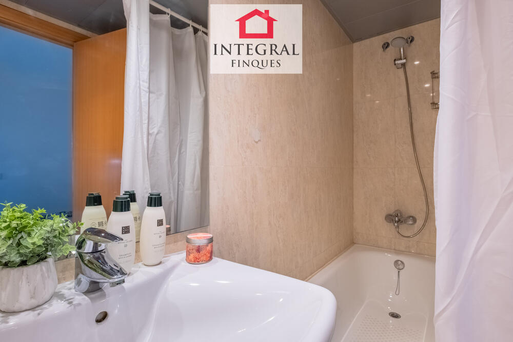 Lavabo complet amb banyera.