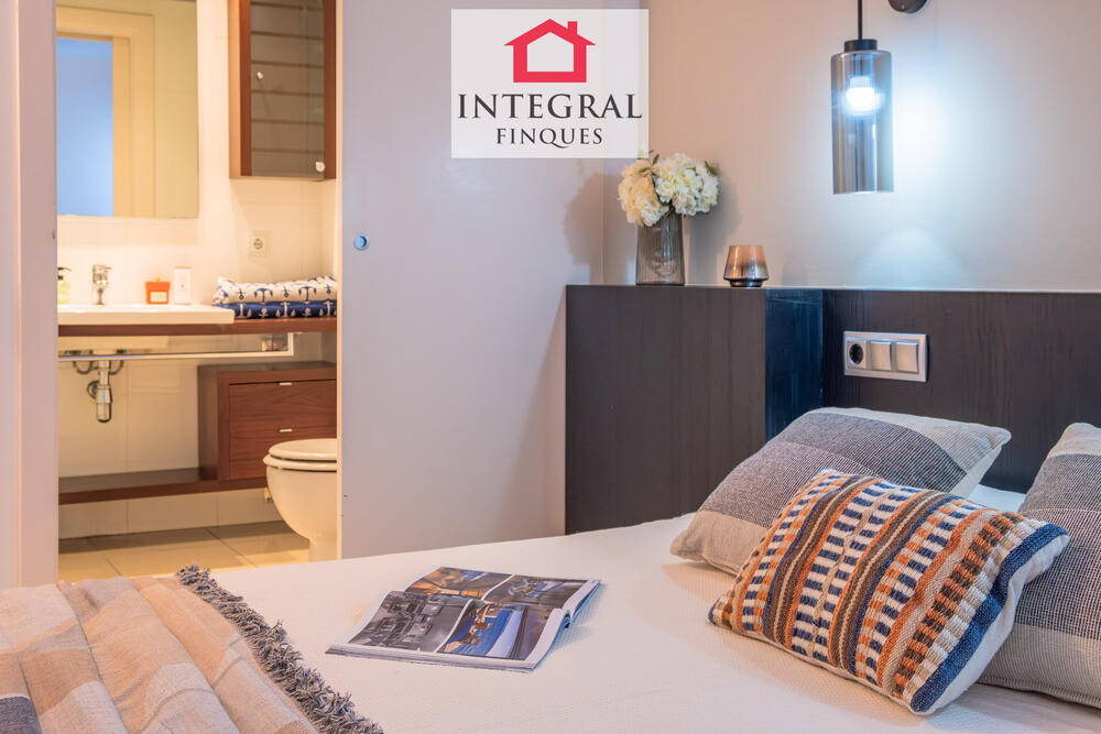 Habitació de matrimoni a suite. Habitació de matrimoni a suite.