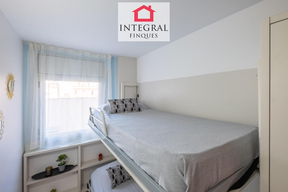 Vista de l'habitació des de la llitera de dalt. Vista de l'habitació des de la llitera de dalt.