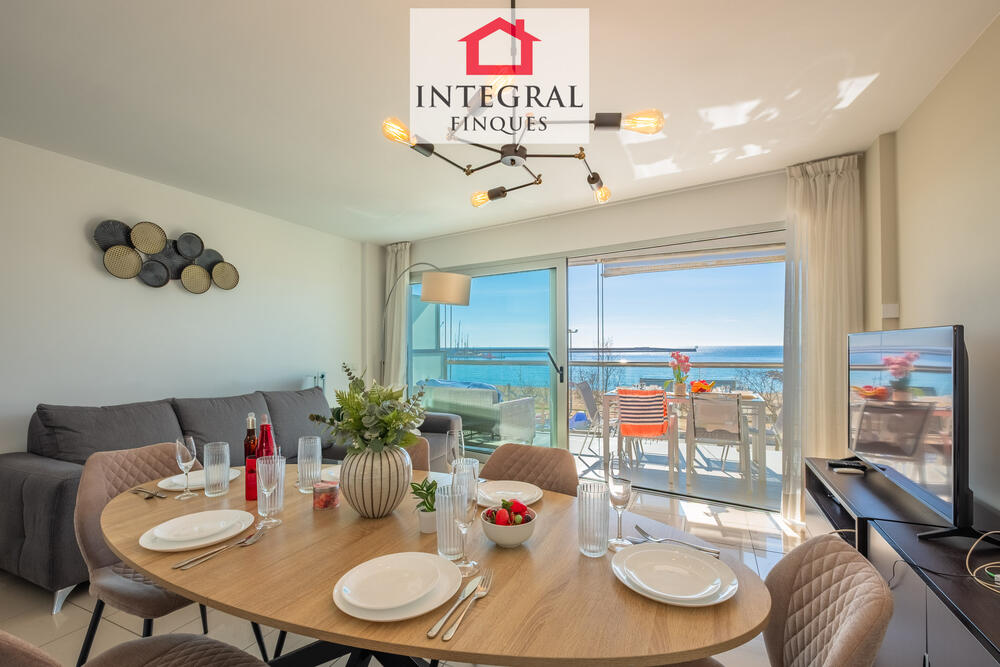 Preciós apartament luxós i modern amb vista directa al mar. Preciós apartament luxós i modern amb vista directa al mar.