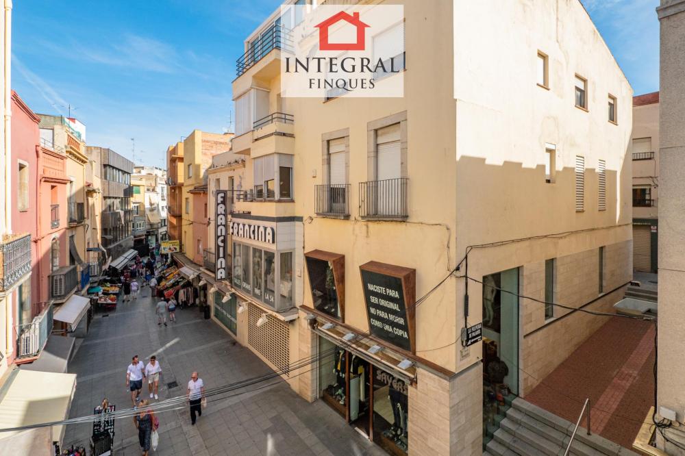 A peu de totes les botigues i restauració del poble.
